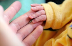 Pour sauver sa maternité, une commune du Cher vote une prime pour les futures mamans